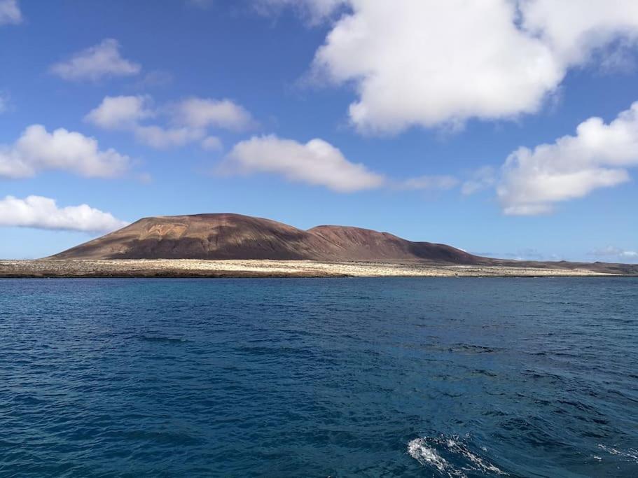 Magnifico Barco En La Graciosa Hotel Калета де Себо Екстериор снимка