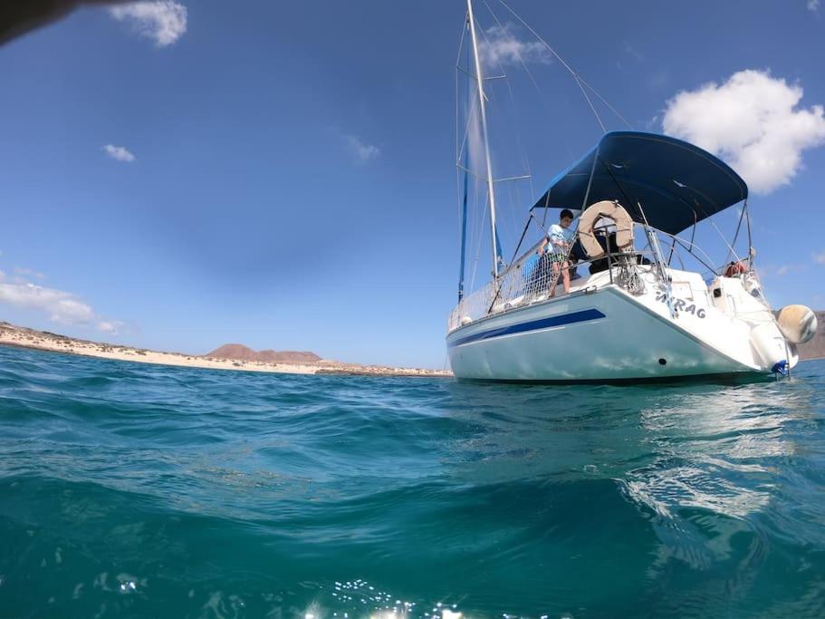 Magnifico Barco En La Graciosa Hotel Калета де Себо Екстериор снимка