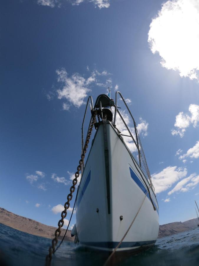 Magnifico Barco En La Graciosa Hotel Калета де Себо Екстериор снимка