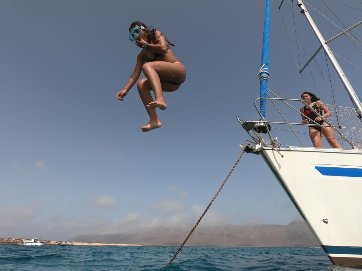 Magnifico Barco En La Graciosa Hotel Калета де Себо Екстериор снимка