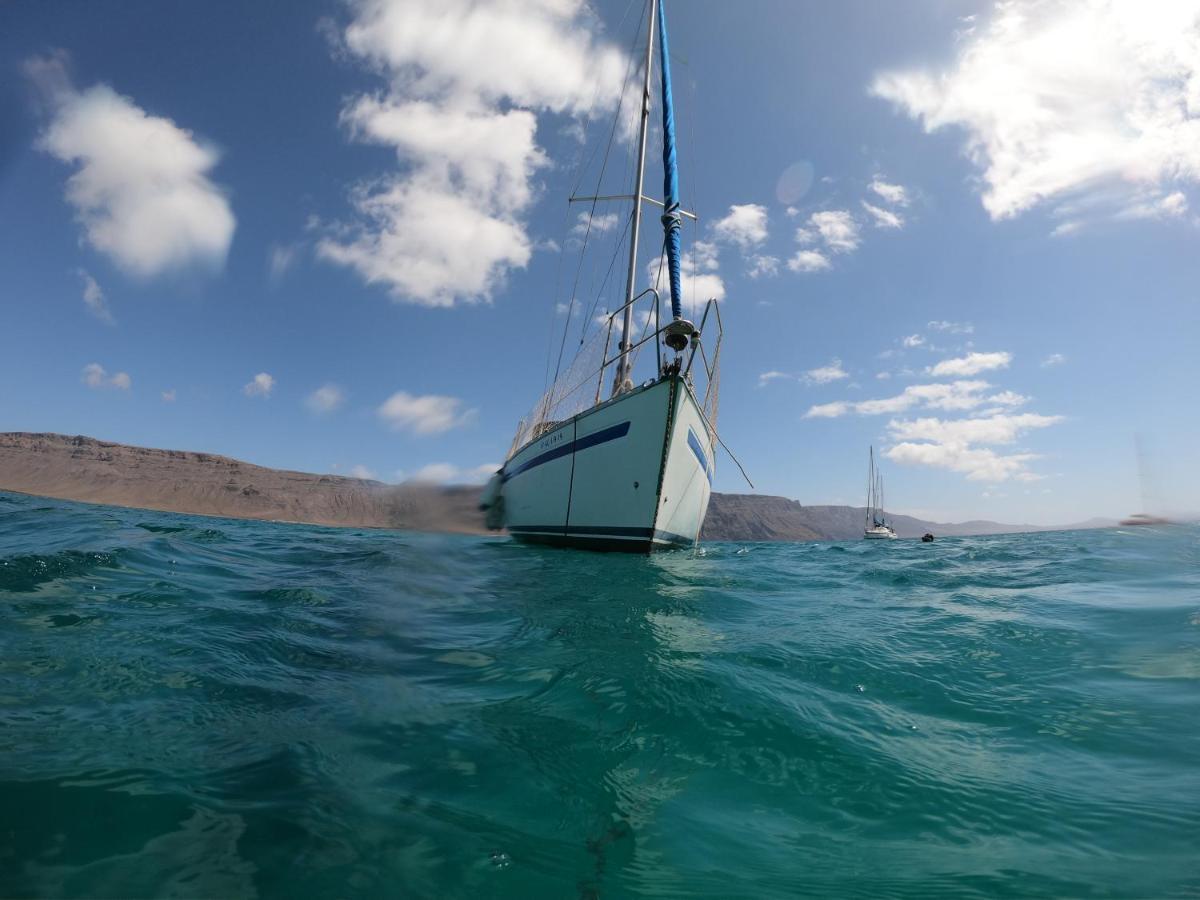 Magnifico Barco En La Graciosa Hotel Калета де Себо Екстериор снимка