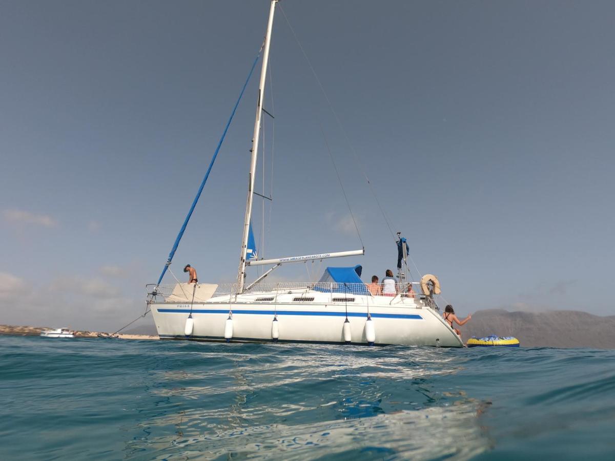 Magnifico Barco En La Graciosa Hotel Калета де Себо Екстериор снимка