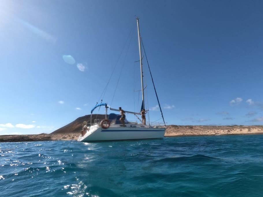 Magnifico Barco En La Graciosa Hotel Калета де Себо Екстериор снимка