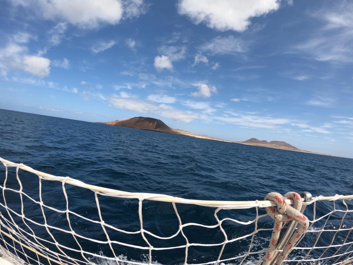 Magnifico Barco En La Graciosa Hotel Калета де Себо Екстериор снимка