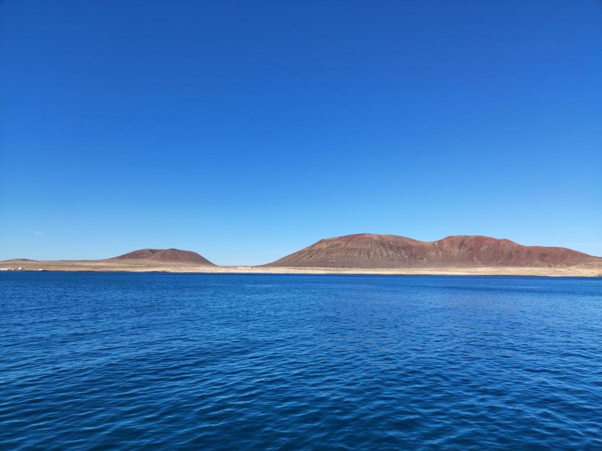 Magnifico Barco En La Graciosa Hotel Калета де Себо Екстериор снимка