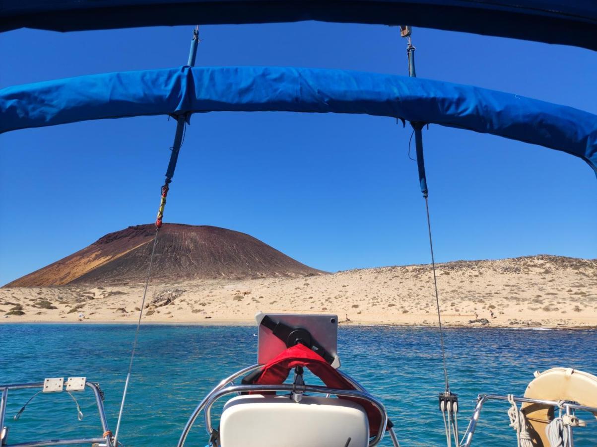 Magnifico Barco En La Graciosa Hotel Калета де Себо Екстериор снимка