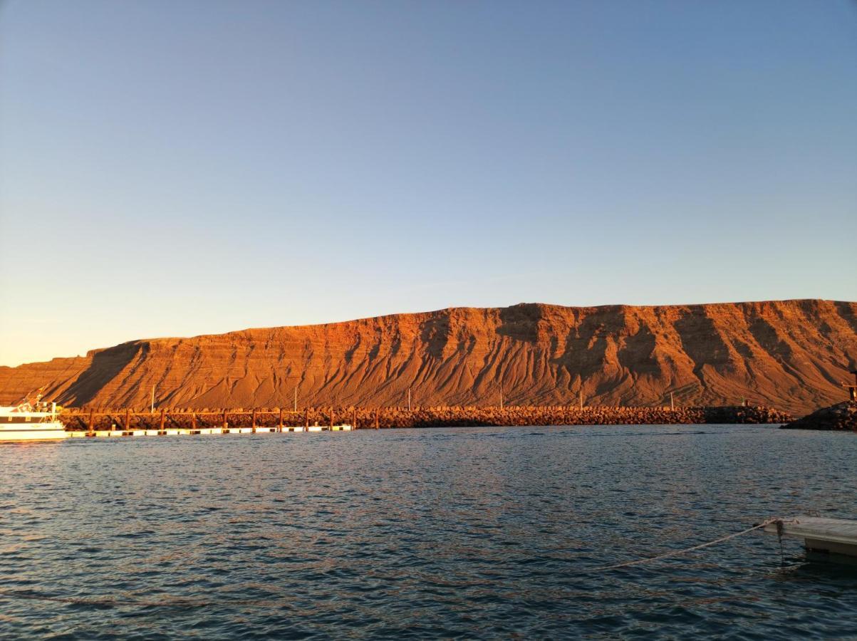 Magnifico Barco En La Graciosa Hotel Калета де Себо Екстериор снимка